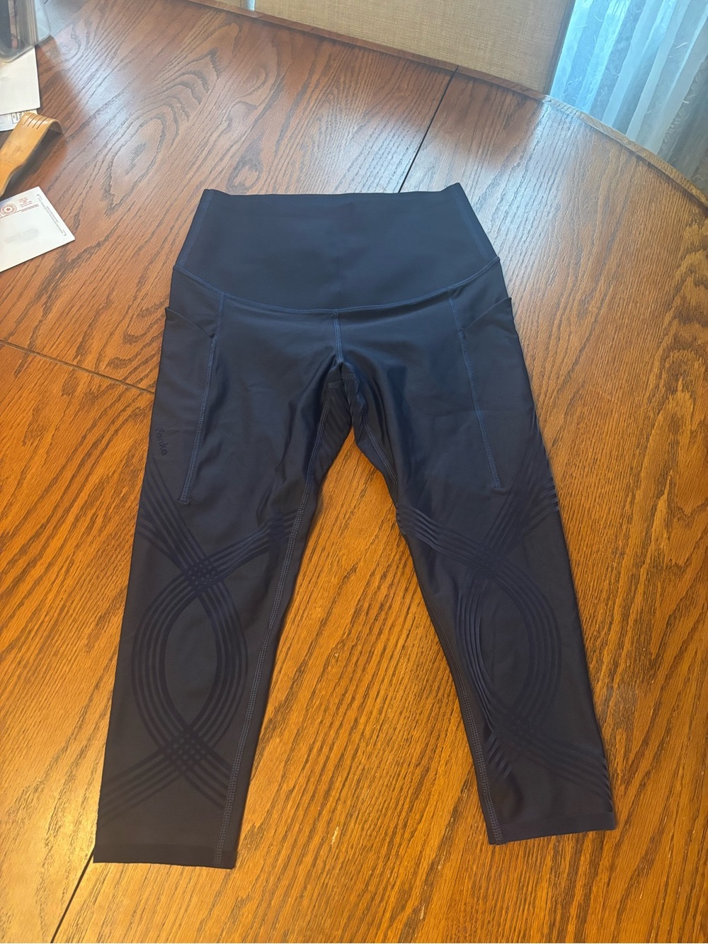 Fanka body sculpt side pocket Capri leggings blue size M
